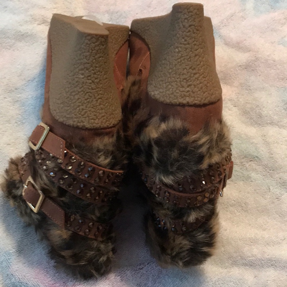 Host Pick Joan Boyd Booties - Picture 6 of 8